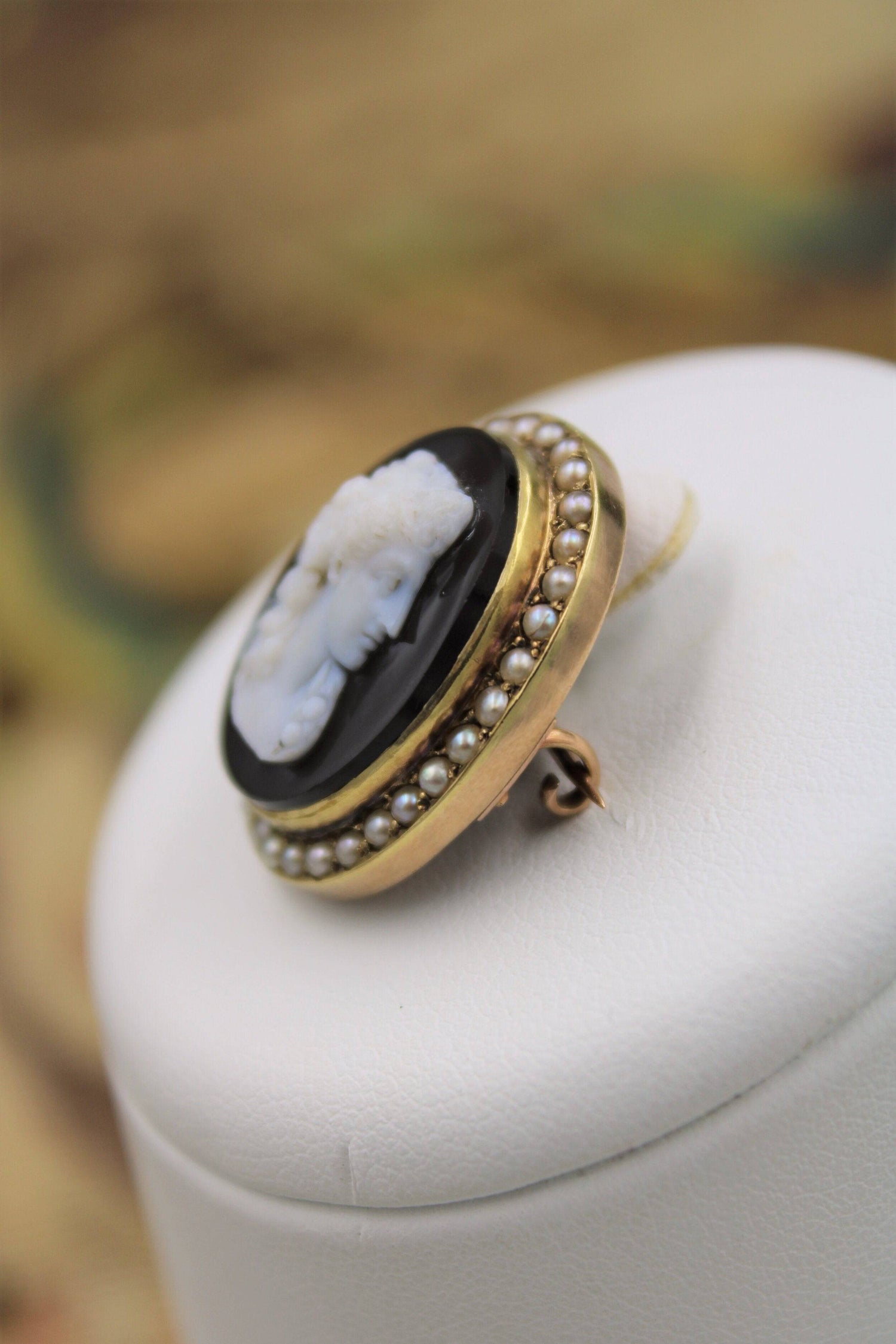 A very fine Hardstone & Natural Pearl Cameo Brooch in 15ct Yellow Gold, Circa 1870-1880 - Robin Haydock Antiques