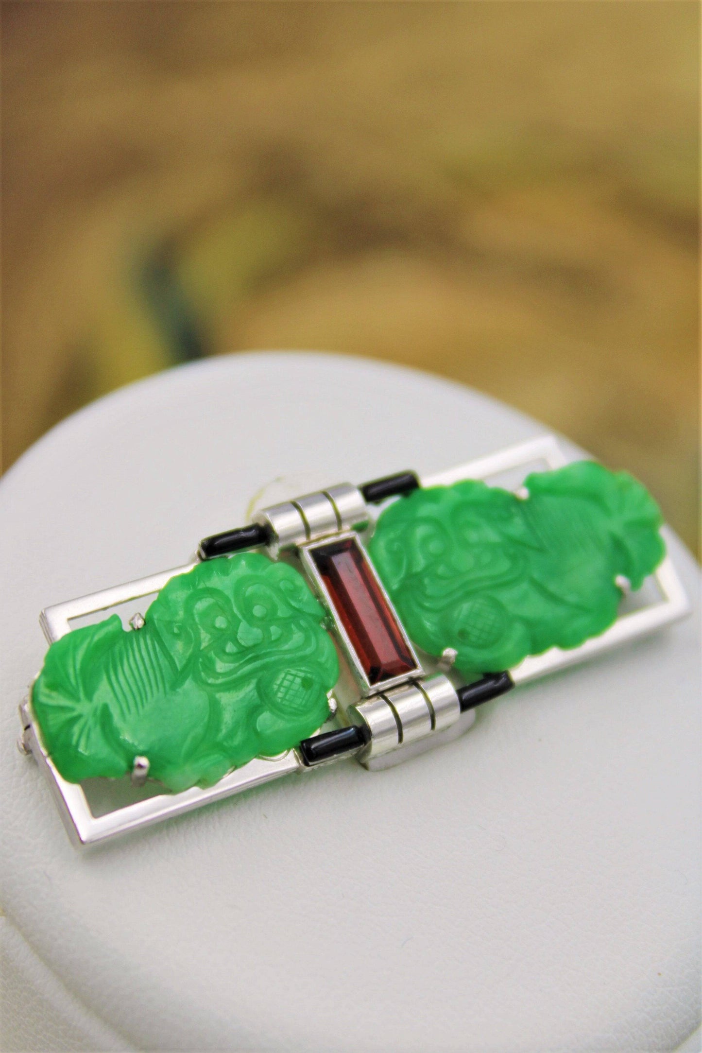 A very fine "Fu Dog" Jadeite, Hessonite Garnet Onyx Art Deco Brooch mounted in 18ct White Gold, Circa 1930 - Robin Haydock Antiques