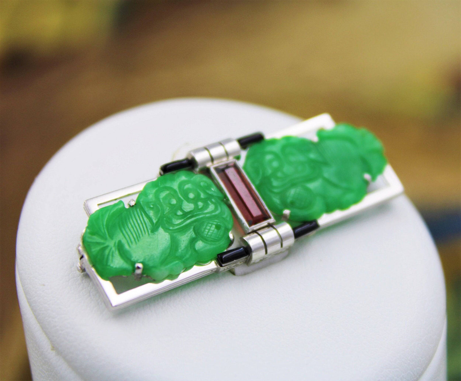 A very fine "Fu Dog" Jadeite, Hessonite Garnet Onyx Art Deco Brooch mounted in 18ct White Gold, Circa 1930 - Robin Haydock Antiques