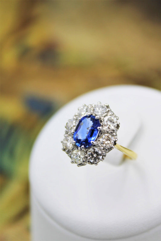 A fine 2.01ct Sapphire and Diamond Cluster Ring mounted in 18ct Yellow Gold & Platinum, Pre-owned - Robin Haydock Antiques