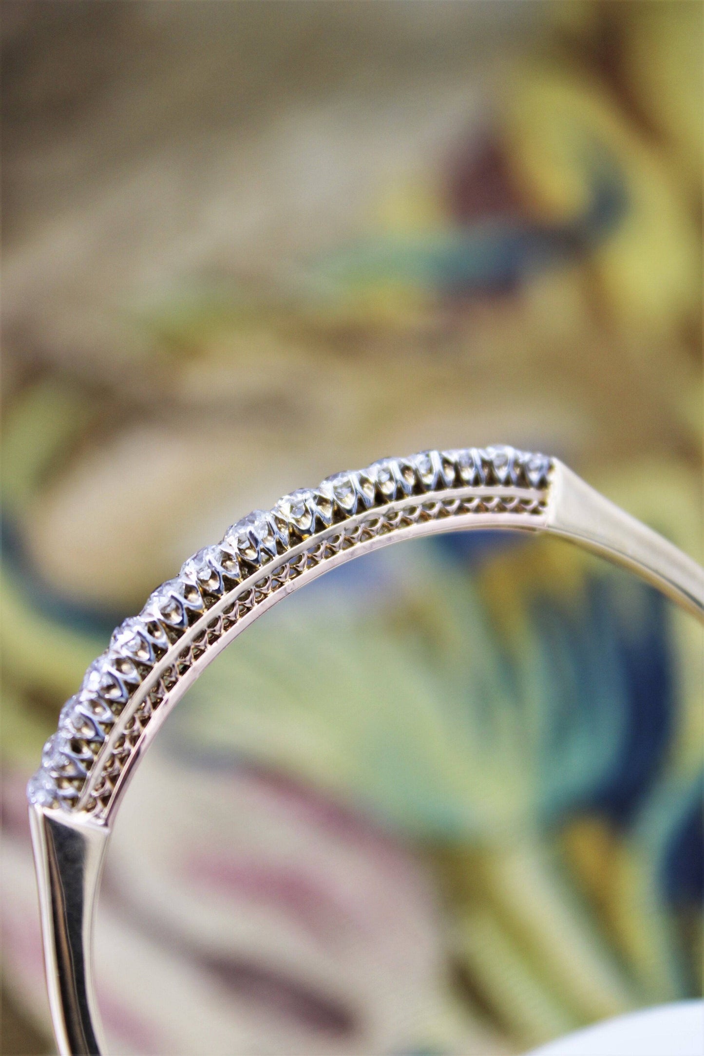 An exceptionally fine Graduated Diamond Bangle mounted in 15ct Yellow Gold (tested), Circa 1890 - 1905. - Robin Haydock Antiques