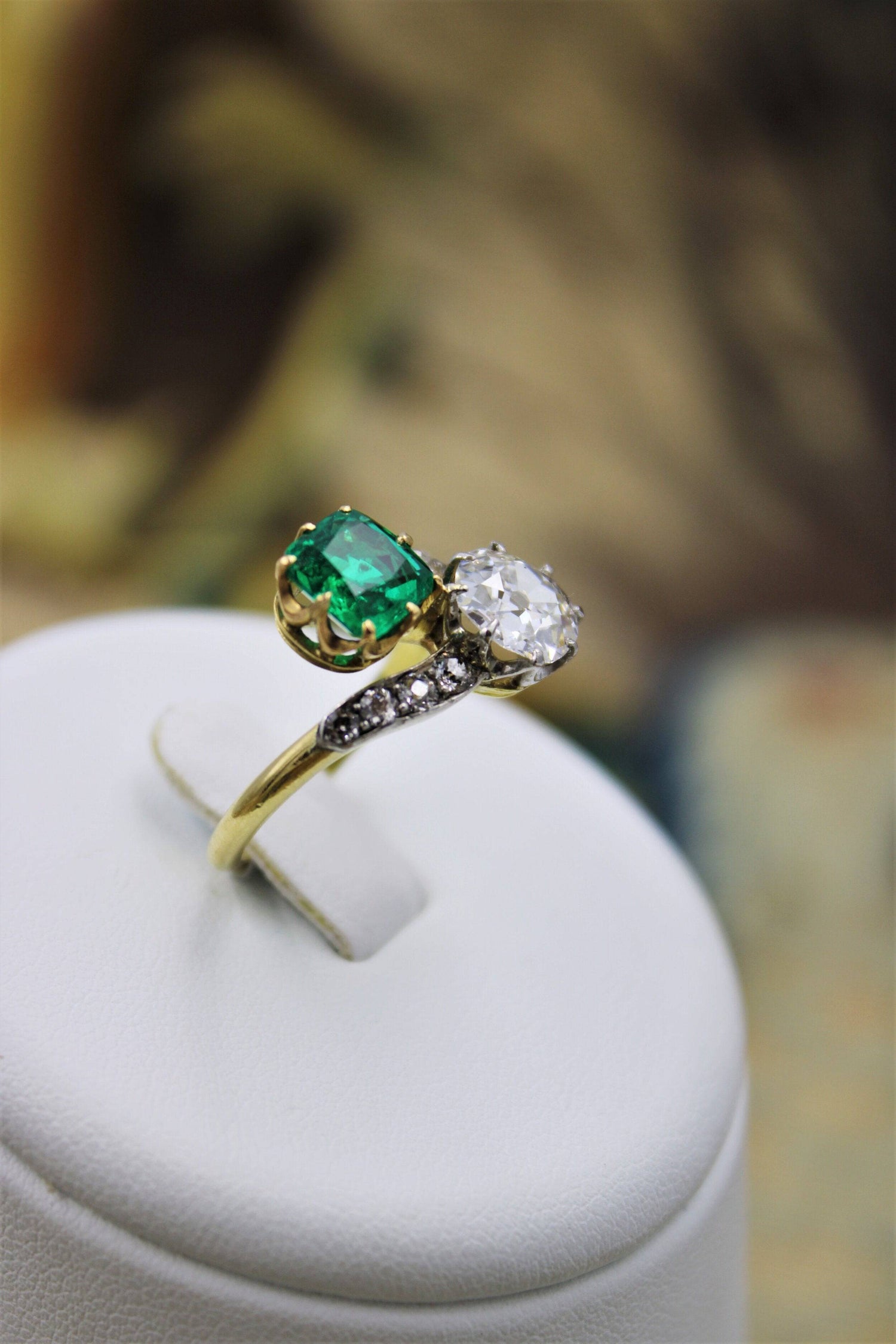 An exceptional Colombian Emerald & Diamond Ring mounted in 18ct Yellow Gold & Platinum, English, Circa 1910 - Robin Haydock Antiques