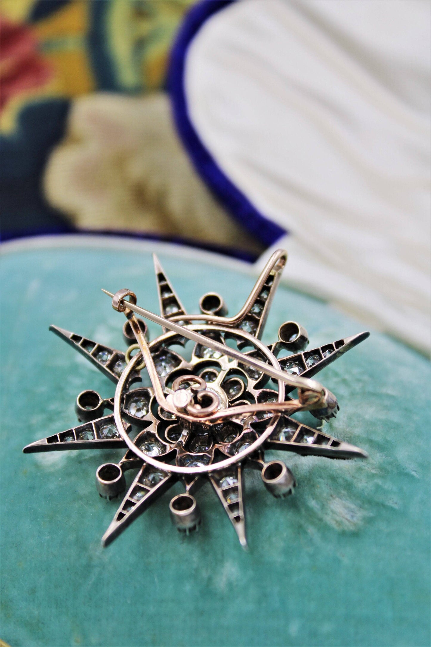 An exquisite Victorian Diamond Starburst Brooch / Pendant / Hair Ornament mounted in 10 Carat Rose Gold & Silver - Tipped, English, Circa 1880 - Robin Haydock Antiques