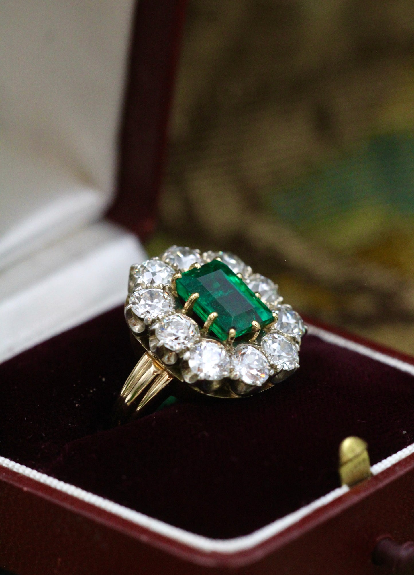 An exceptional Emerald and Diamond Cluster Ring. Colombian Emerald, 2.60 carats approximately, minor oil, with ten Old Cut Diamonds, approximately 4.00 carats (unweighed).  Ring circa 1890. - Robin Haydock Antiques
