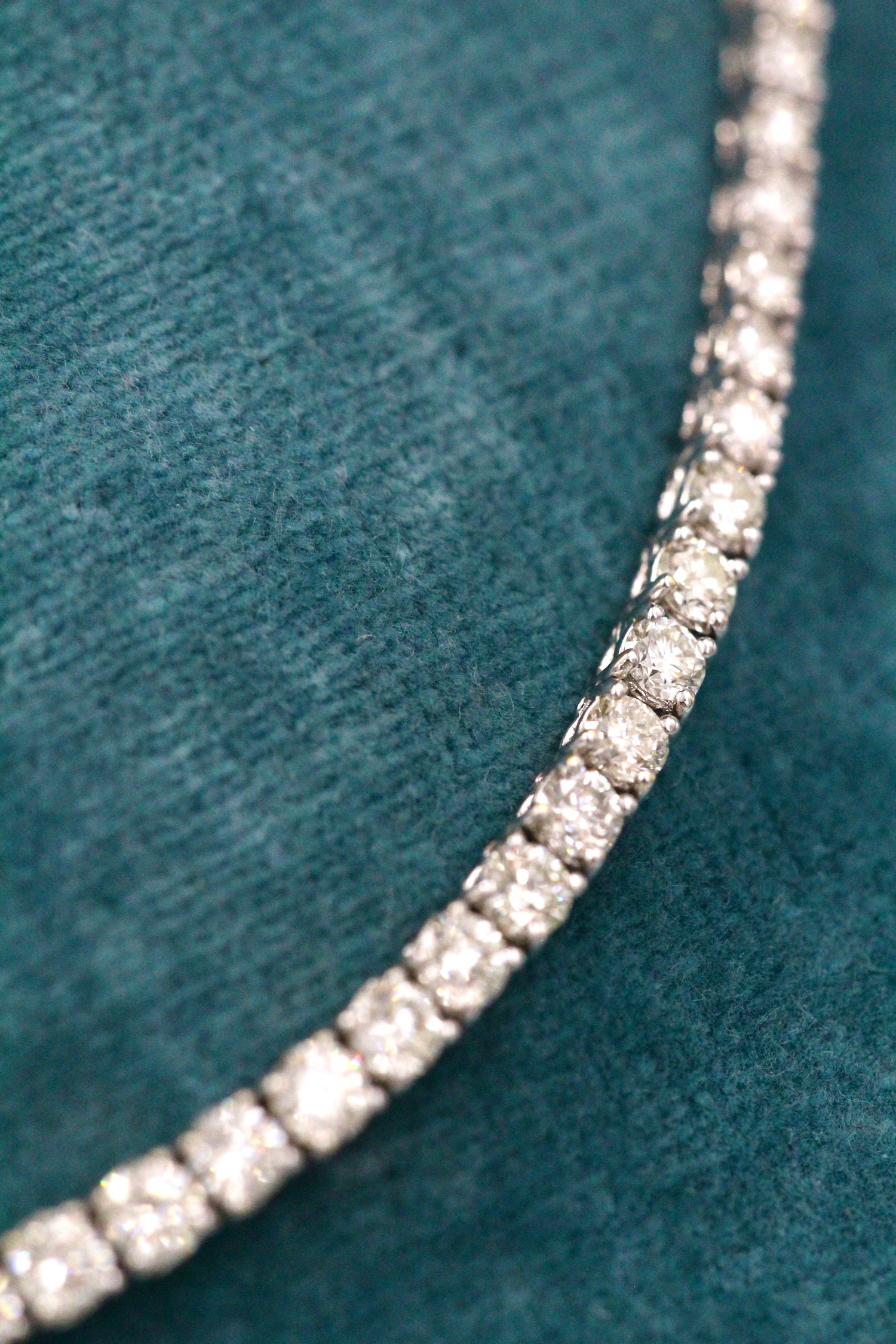A fine 18 carat White Gold (stamped),  8.00 Carat Diamond "Riviere" Necklace. Pre-owned - Robin Haydock Antiques