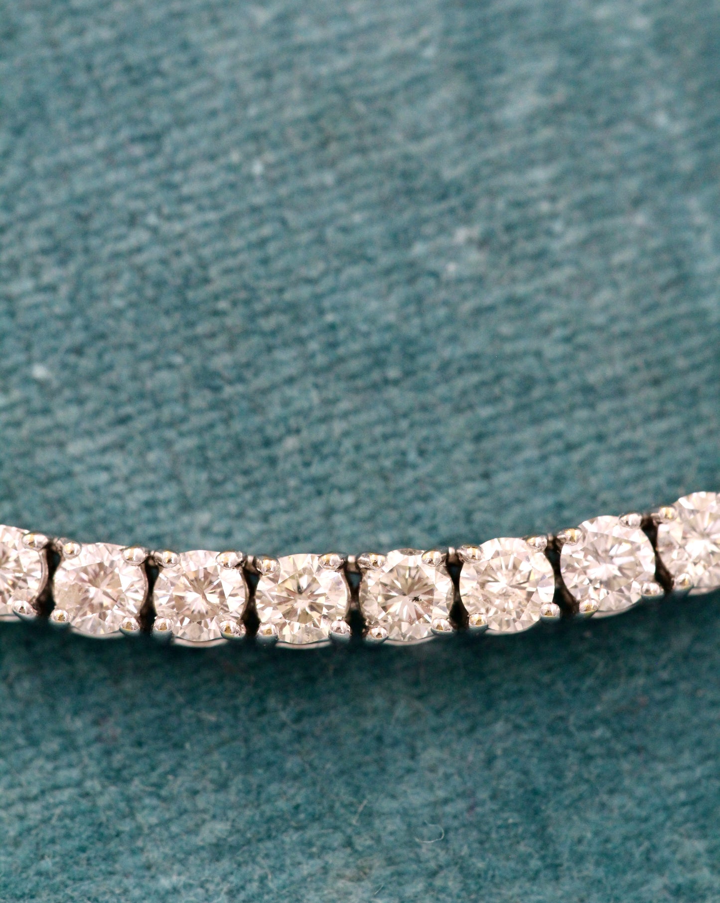 A fine 18 carat White Gold (stamped),  8.00 Carat Diamond "Riviere" Necklace. Pre-owned - Robin Haydock Antiques