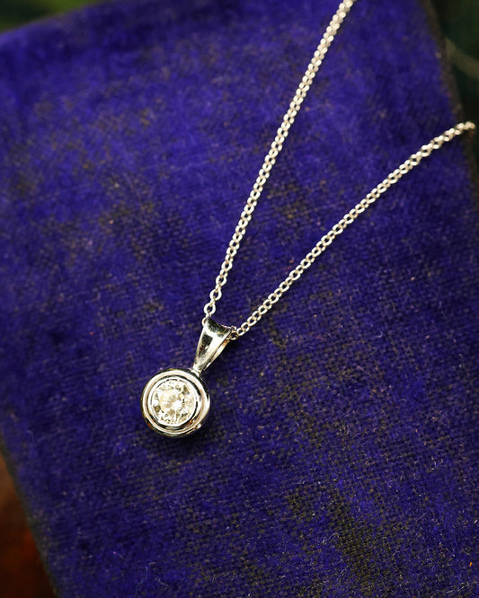 18ct Diamond Solitaire Pendant Pre-owned