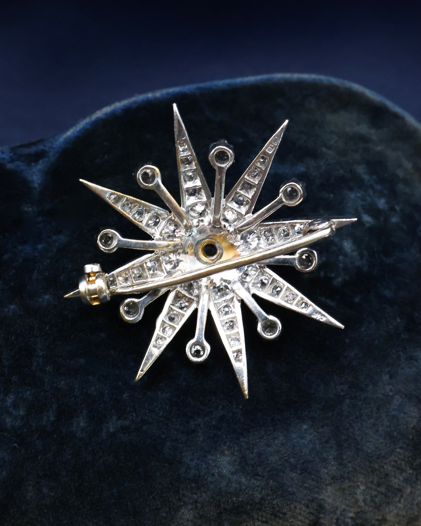 A fine Victorian Diamond Starburst Brooch, in 15ct Gold (silver tipped), with later Rhodium plating. Circa 1890.