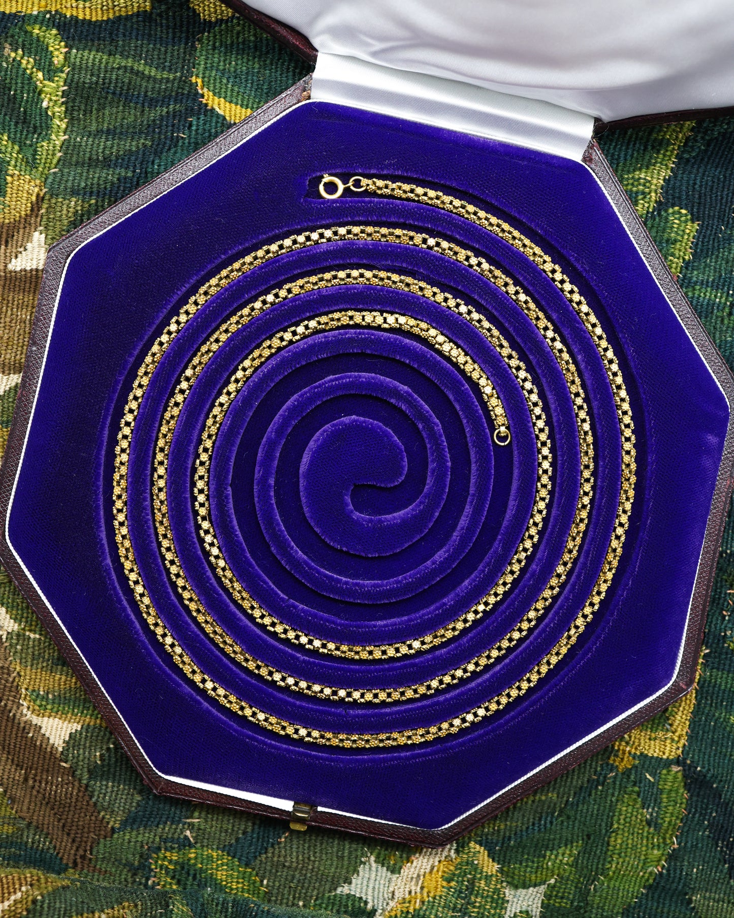 A very fine Georgian Pinchbeck Chain Circa 1790, with later clasp. - Robin Haydock Antique Jewellery