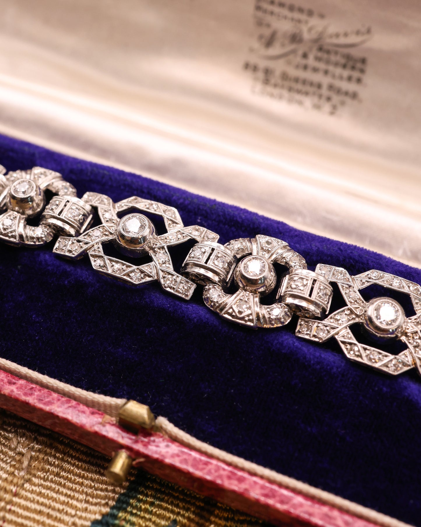 A vey fine Architectural, Art Deco Diamond Bracelet in tested Platinum. Plausibly English. Circa 1930.