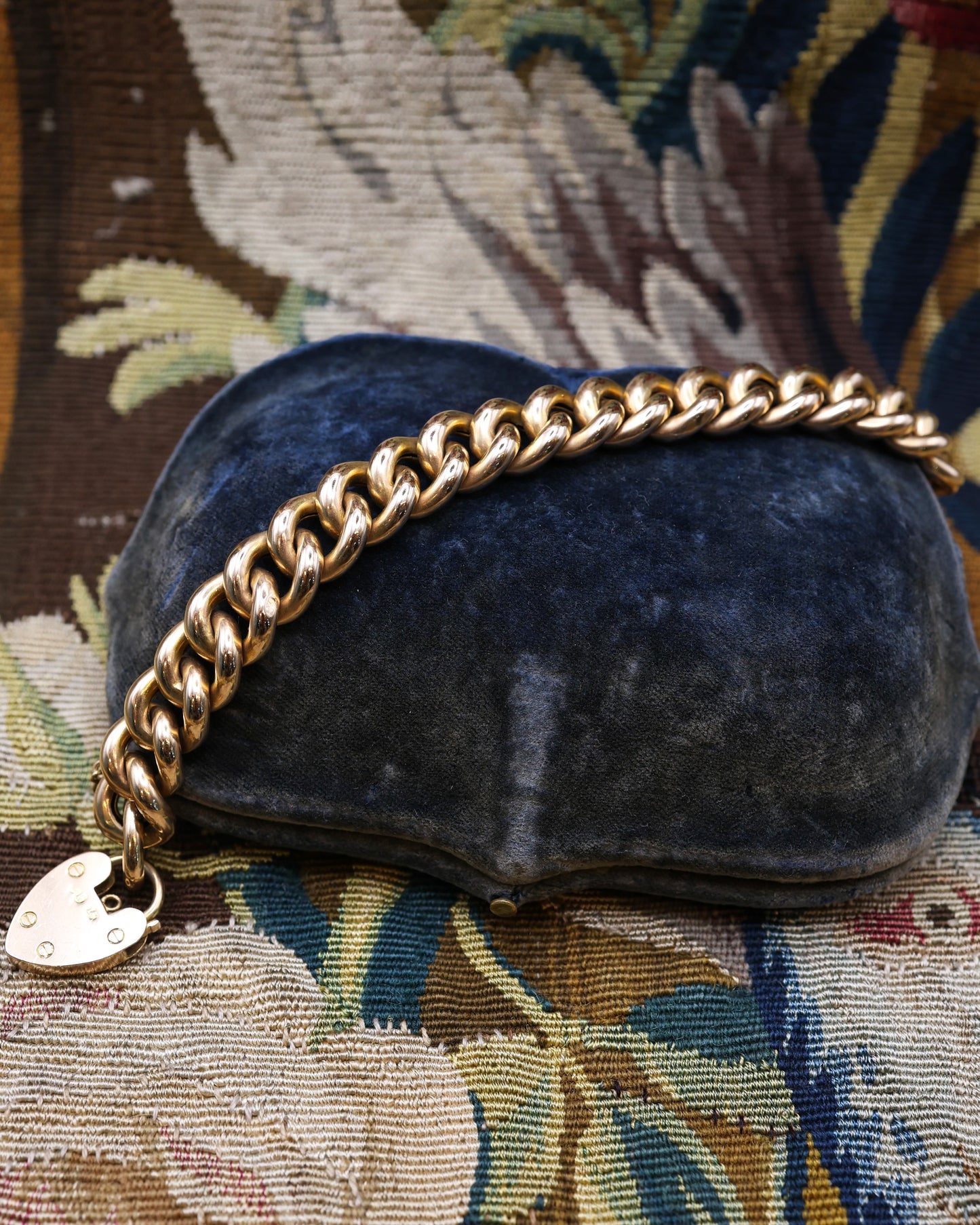 A very fine Victorian 15ct (stamped) Yellow Gold Curb Link Bracelet with Heart Lock and Safety Chain.   Circa 1890.
