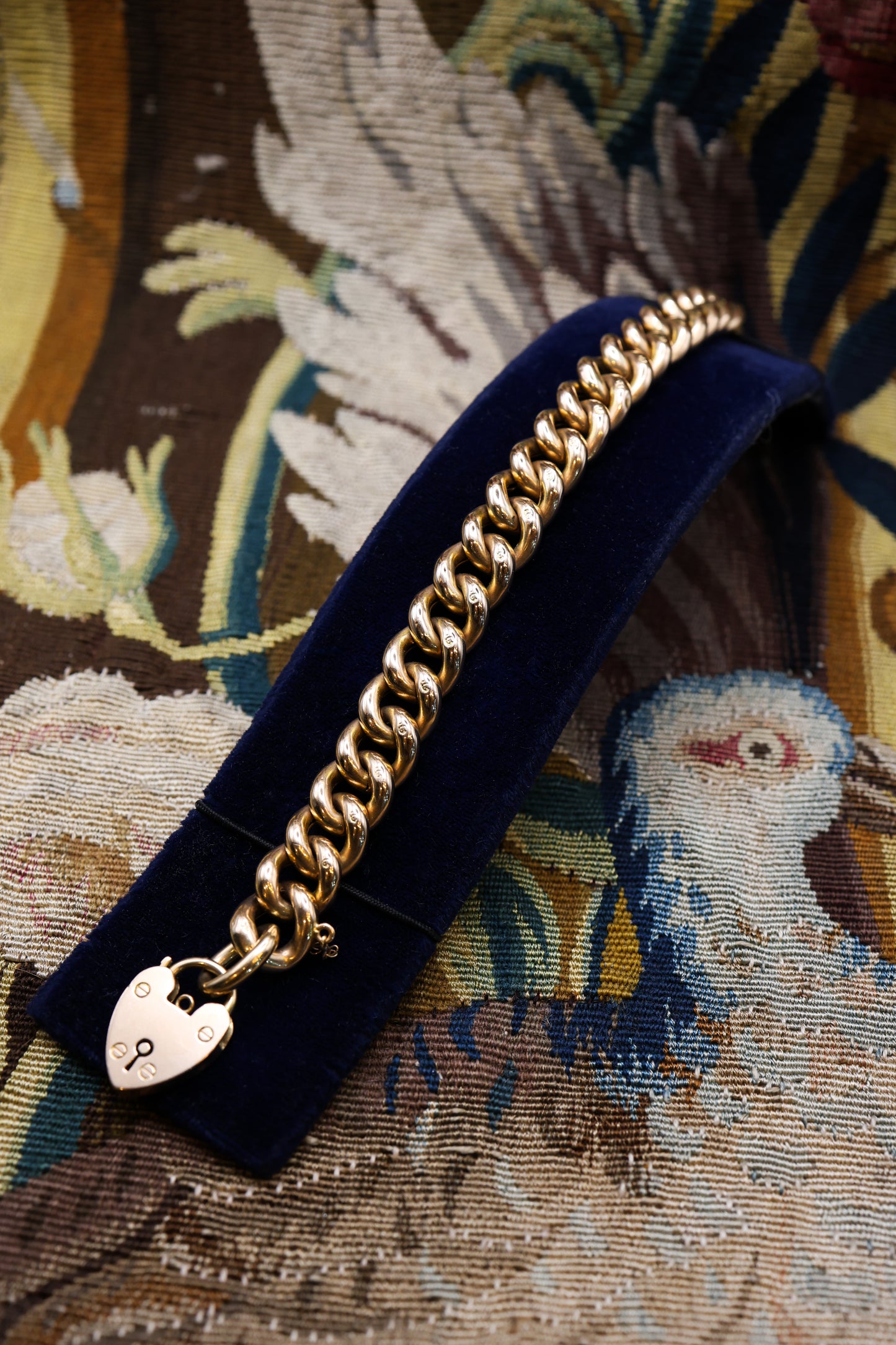 A very fine Victorian 15ct (stamped) Yellow Gold Curb Link Bracelet with Heart Lock and Safety Chain.   Circa 1890.