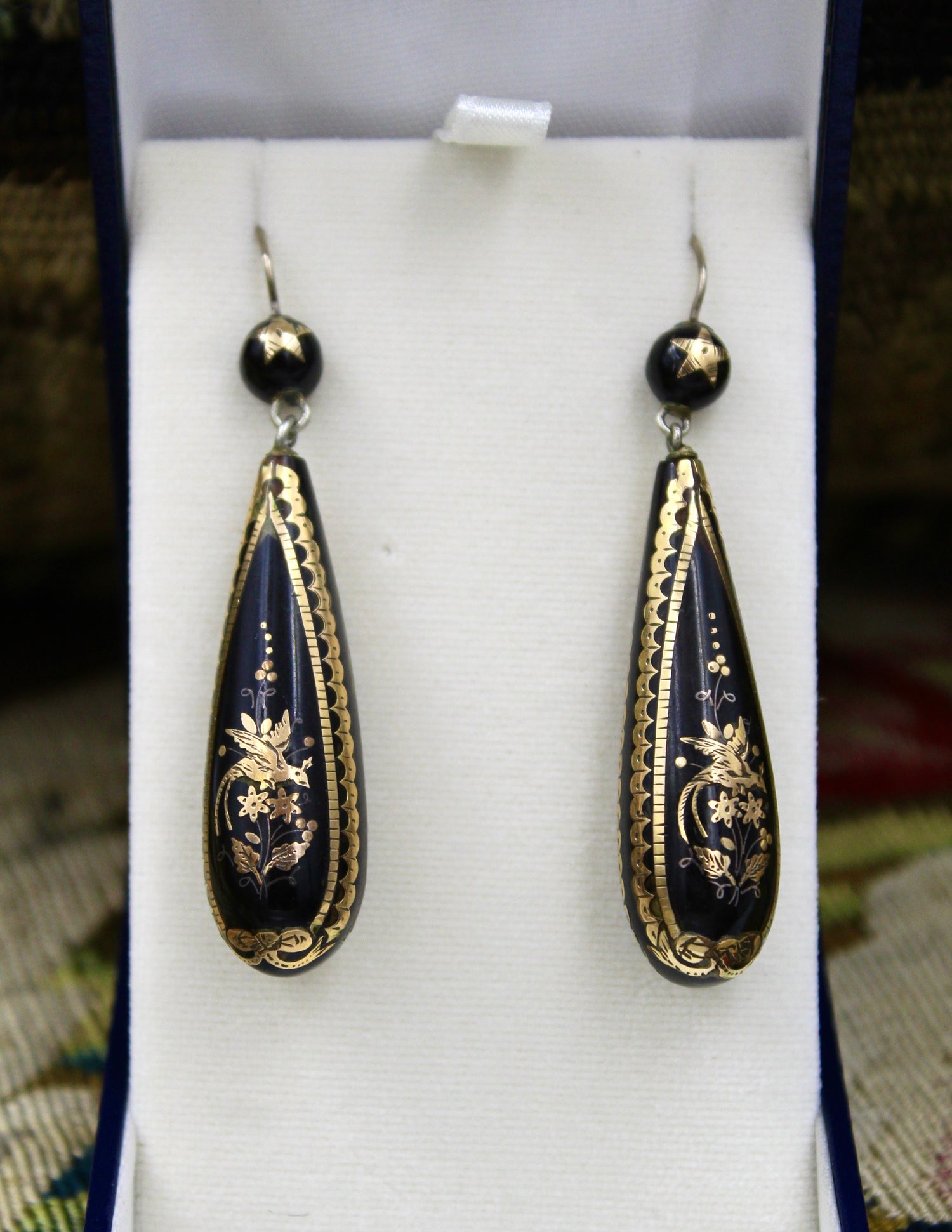 An extraordinary Pair of "Pique" work "Tortoise Shell" Torpedo drop Earrings in High Carat Yellow Gold and Silver. Circa 1860 - Robin Haydock Antiques