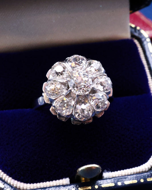 A very fine 18ct White Gold 1930's Platinum-tipped French Diamond Cluster ring