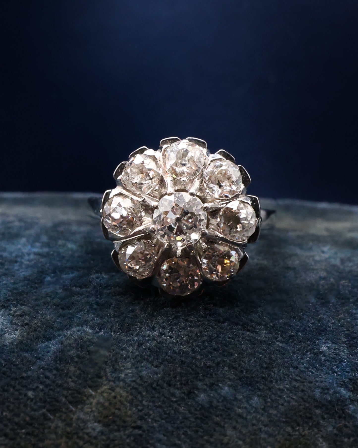 A very fine 18ct White Gold 1930's Platinum-tipped French Diamond Cluster ring