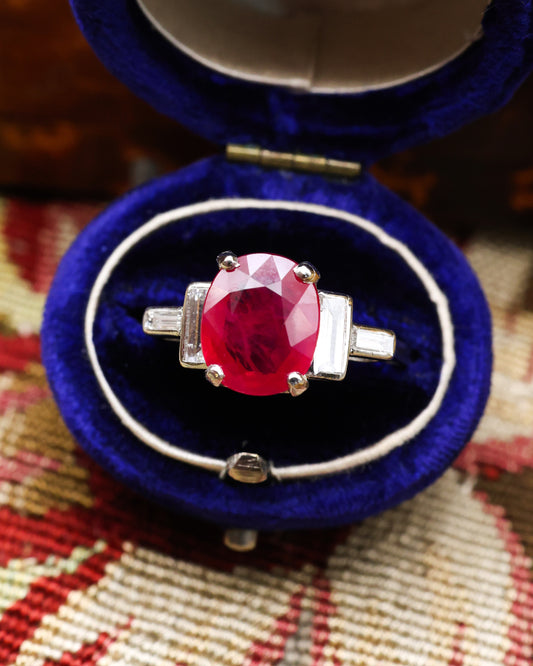 An exceptional Natural Burmese Ruby and Diamond ring in a Platinum "950" (Tested) & 18 Carat White Gold shank.
