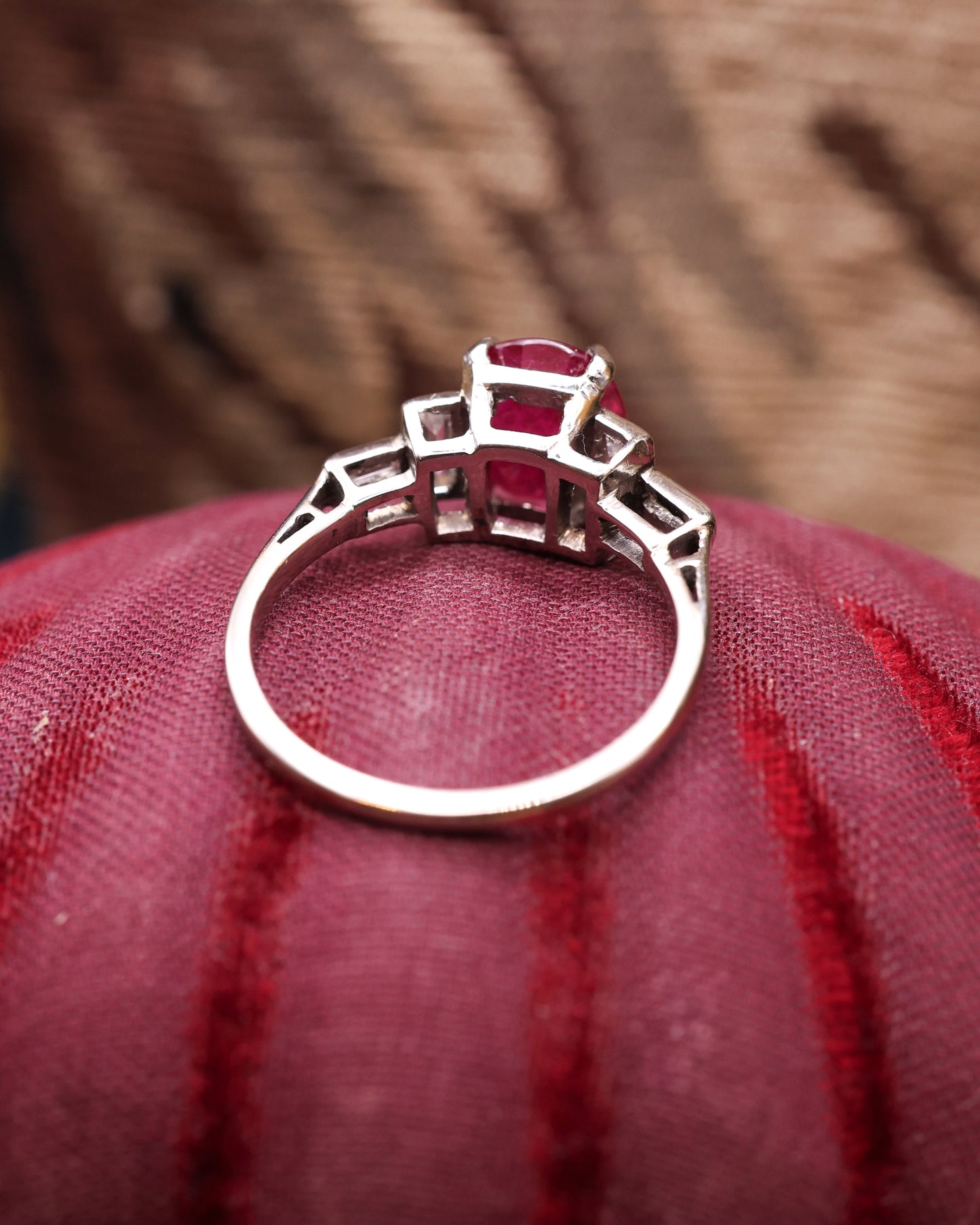 An exceptional Natural Burmese Ruby and Diamond ring in a Platinum "950" (Tested) & 18 Carat White Gold shank.