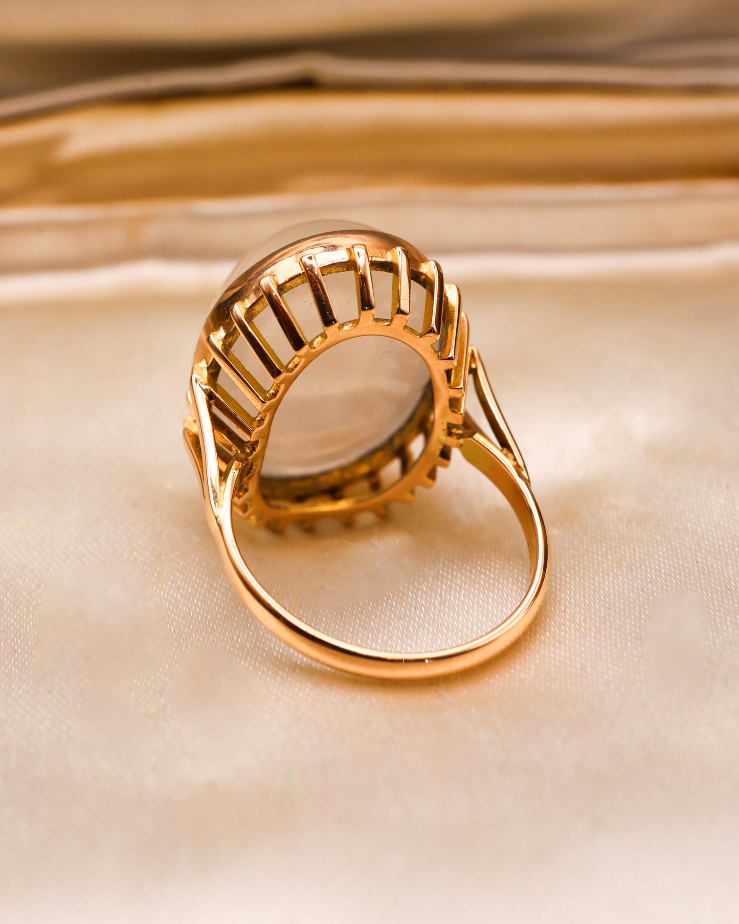 A very fine 14ct (marked), Yellow Gold, Oval Cabochon, Moonstone Dress Ring, Circa 1990