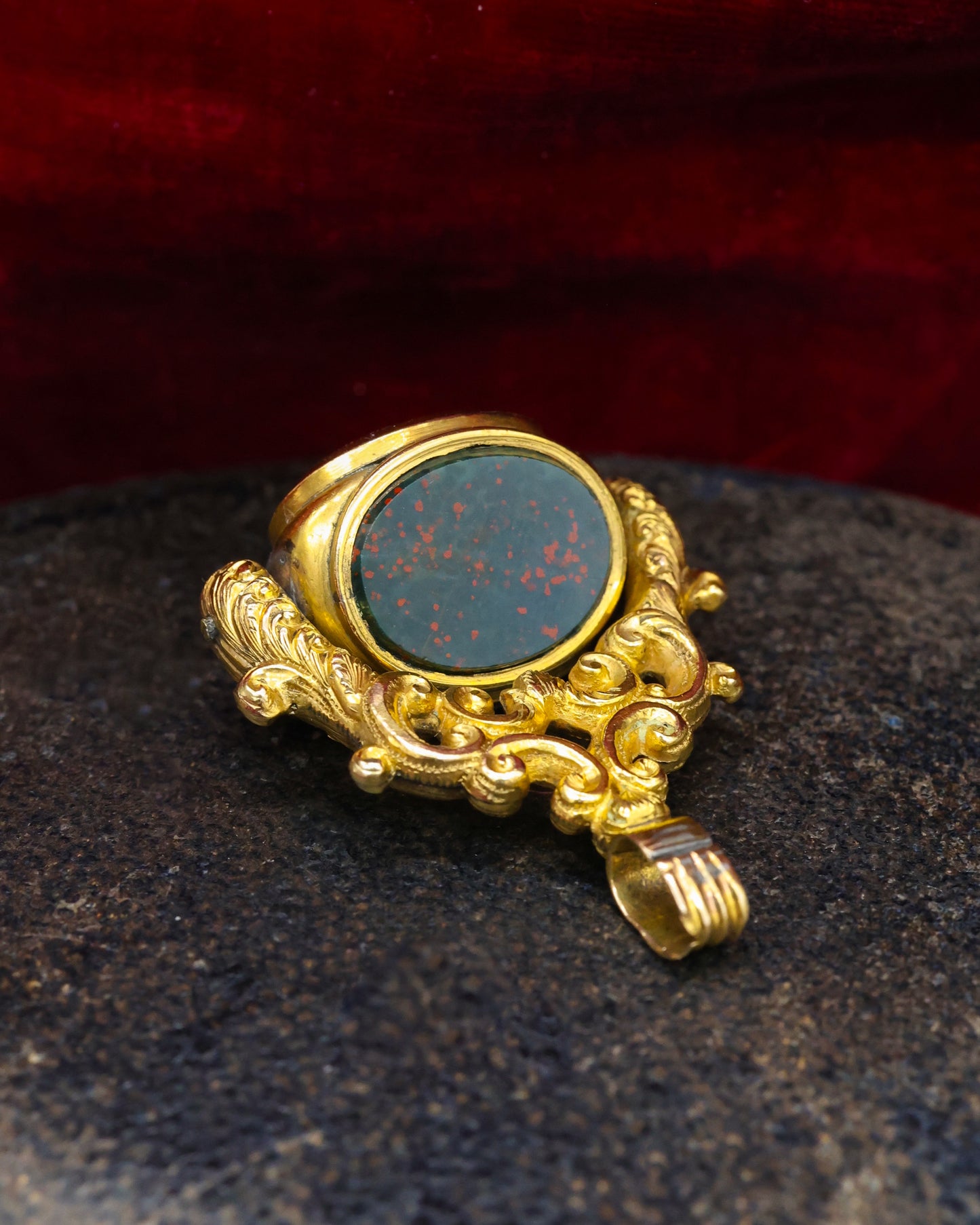 A late Georgian Pinchbeck, revolving, triple Seal, set with three oval (unmarked), Hardstones: Bloodstone, Carnelian & Carnelian with Viterous Lustre.  Circa. 1820