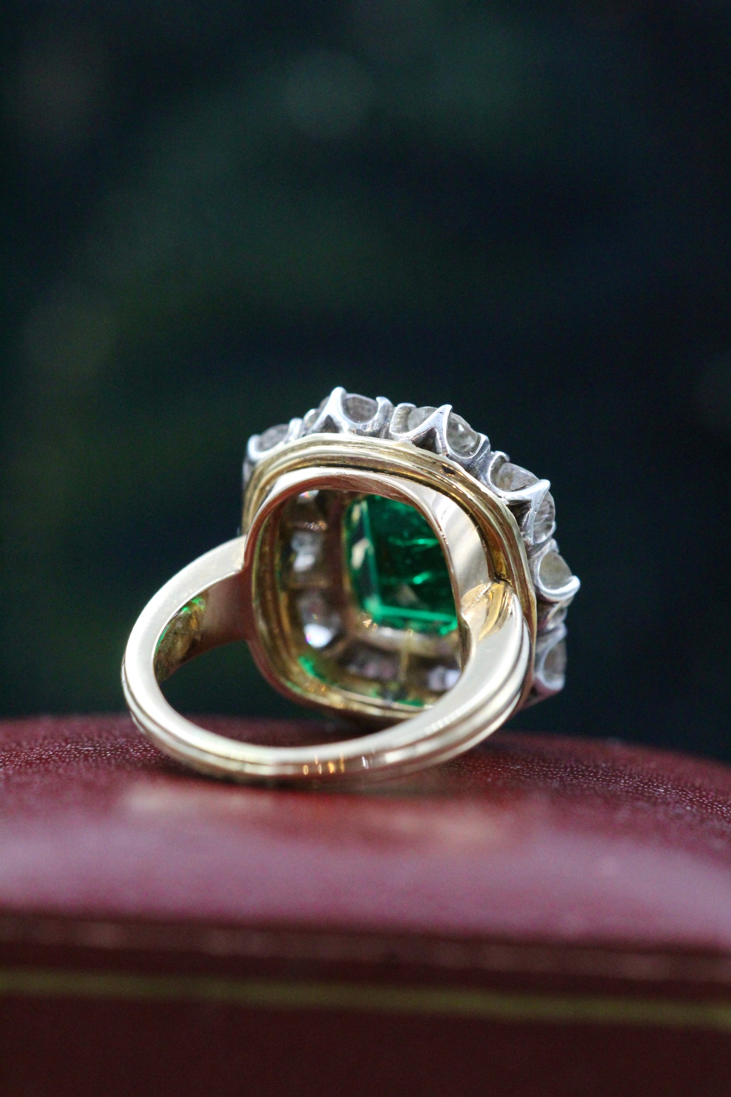 An exceptional Emerald and Diamond Cluster Ring. Colombian Emerald, 2.60 carats approximately, minor oil, with ten Old Cut Diamonds, approximately 5.00 carats (unweighed).  Ring circa 1890. - Robin Haydock Antiques