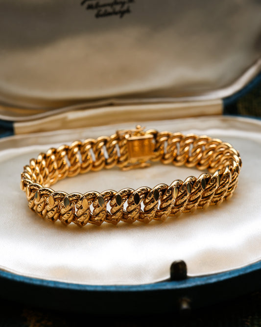 Avery fine 18ct Yellow Gold (French Marks) Bracelet, with Double linked Faceted outer links and Engraved central links. French Circa 1890 - Robin Haydock Antiques