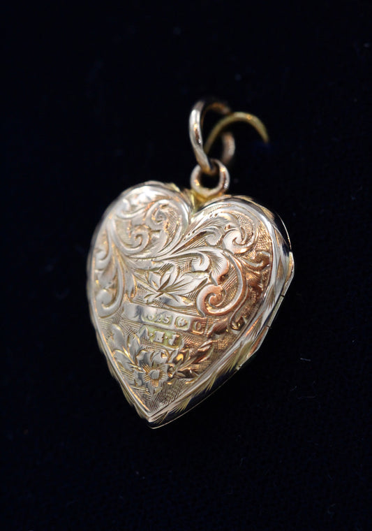 A fine heart shaped 15 carat (Hallmarked), Yellow Gold Heart Shaped Locket. - Robin Haydock Antiques