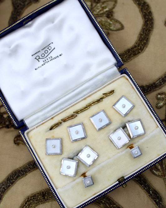 A fine 18 carat Yellow Goild and Platinum (marked) Pearl and Mother of Pearl Dress Set in Original Box - Robin Haydock Antiques