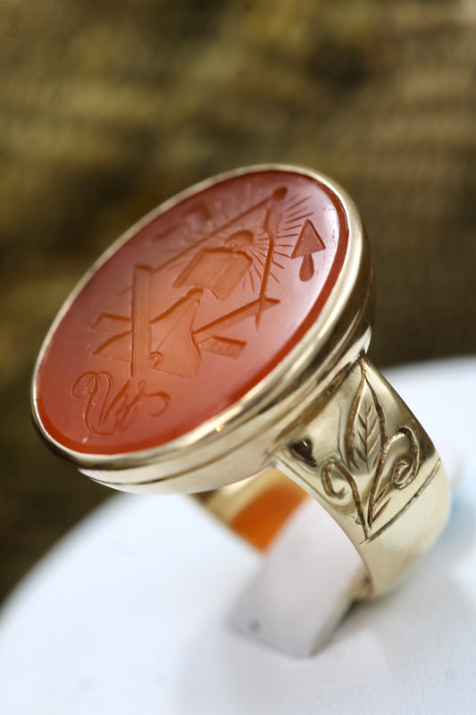 A large 9ct,Yellow Gold (tested), Finely Carved Carnelian Masonic Intaglio Ring. Late 19th / Early 20th Century. - Robin Haydock Antiques