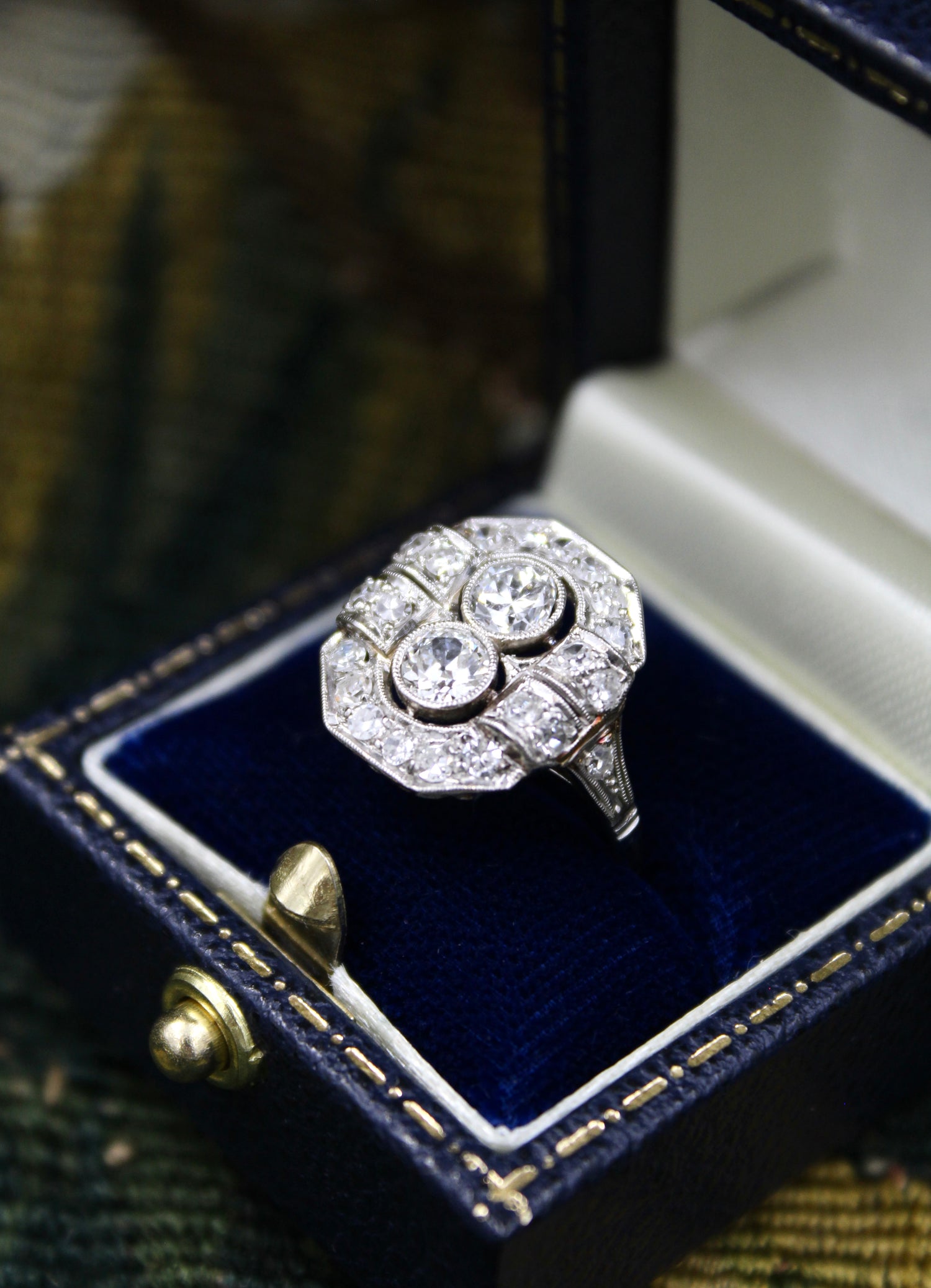 A very fine Art Deco Double Diamond Plaque Ring in Platinum (Tested). Centrally Rub-over set in the floating style with two 'Old European Cut' Diamonds. Circa 1930. - Robin Haydock Antiques