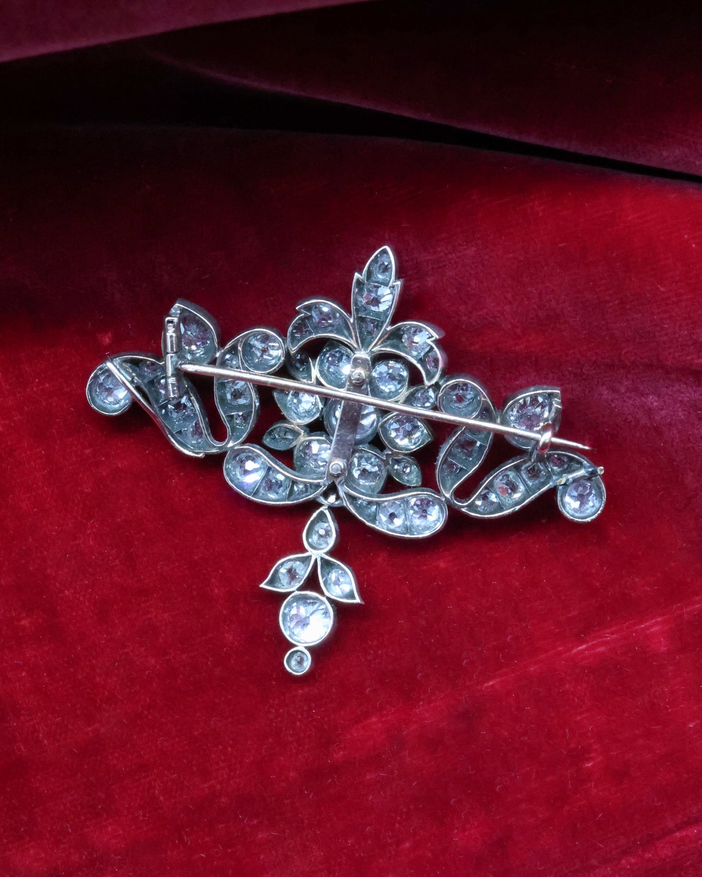 A very fine High Carat Yellow Gold, Silver Tipped, 4.50 Carat Old Mine Cut Diamond Brooch. English Circa 1830 - William IV
