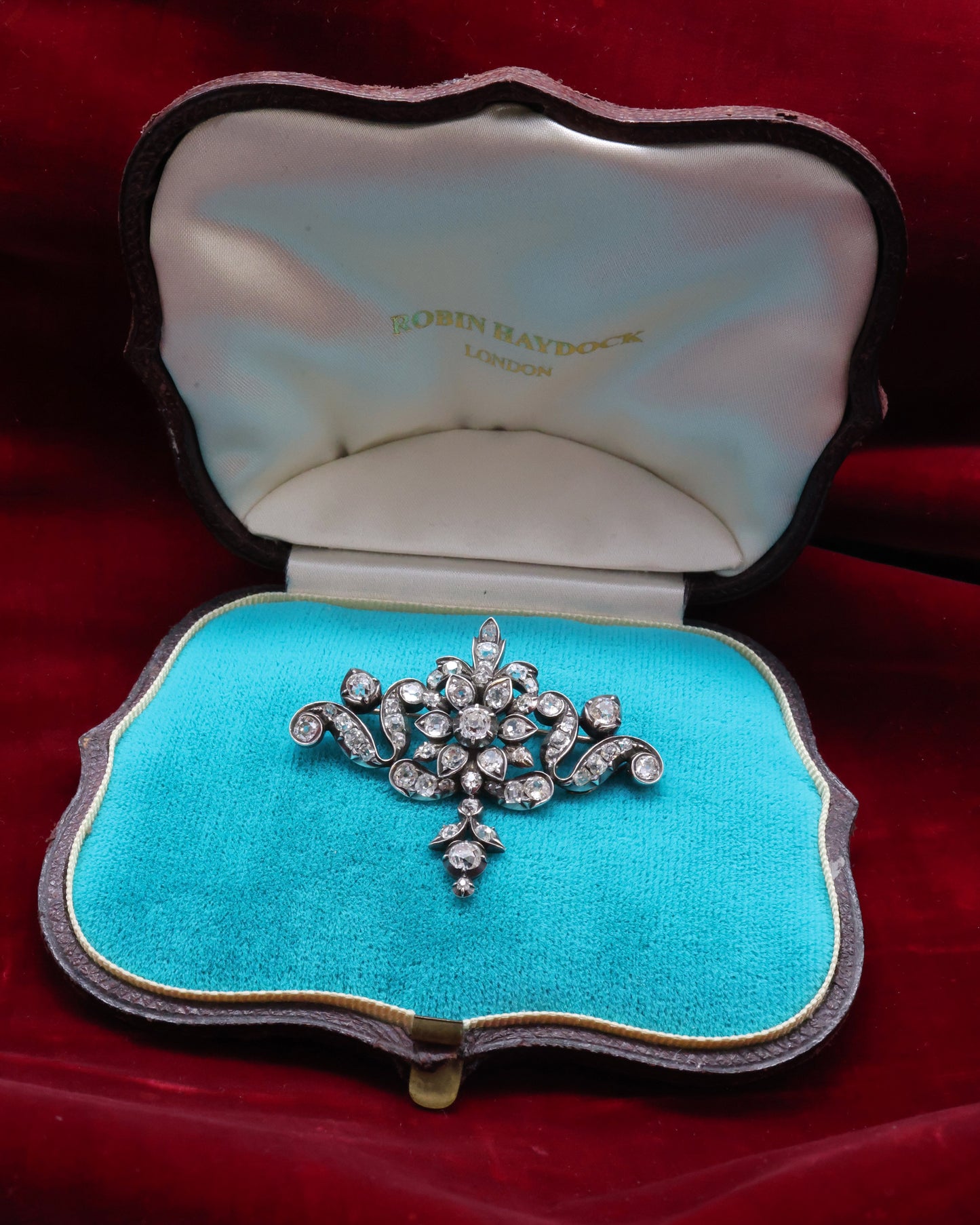 A very fine High Carat Yellow Gold, Silver Tipped, 4.50 Carat Old Mine Cut Diamond Brooch. English Circa 1830 - William IV
