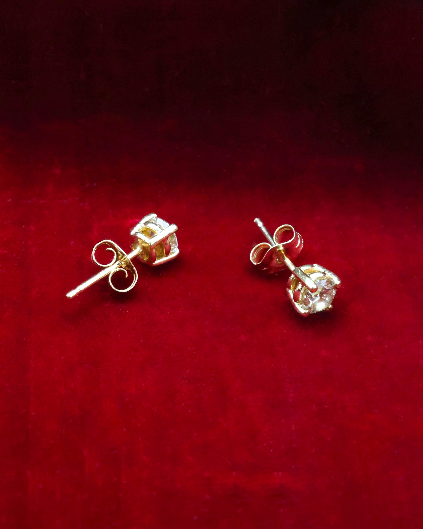 A fine pair of 14 carat Yellow Gold, Diamond Stud Earrings, Preowned.