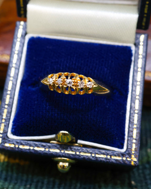 A very fine 18 Carat Yellow Gold (stamped), Five Stone Graduated, Old Cut Diamond Ring. English, Circa. 1920. - Robin Haydock Antique Jewellery