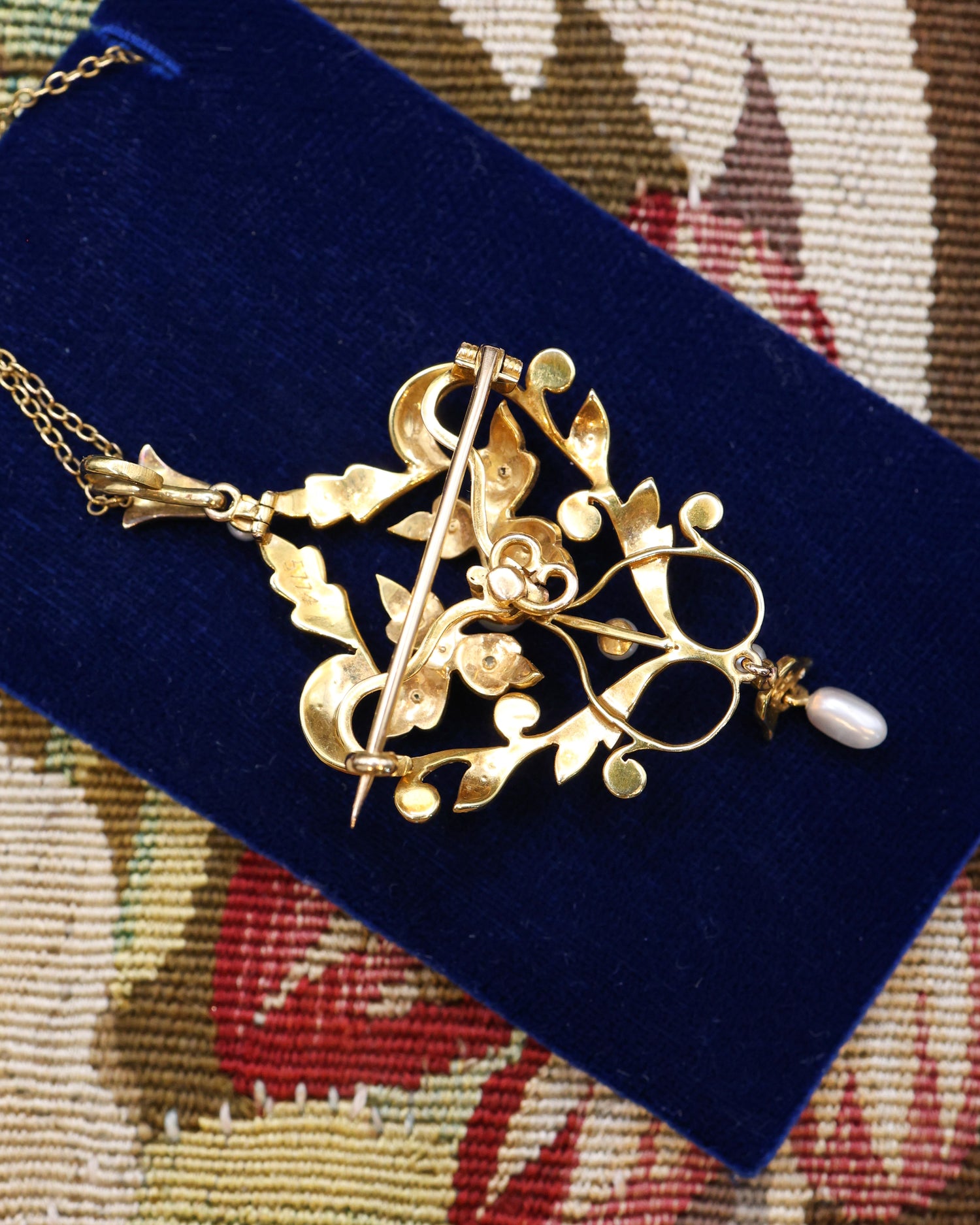 A Beautiful 15 Carat (stamped) Yellow Gold Natural Seed Pearl Pendant Brooch, English, Circa 1900. - Robin Haydock Antique Jewellery