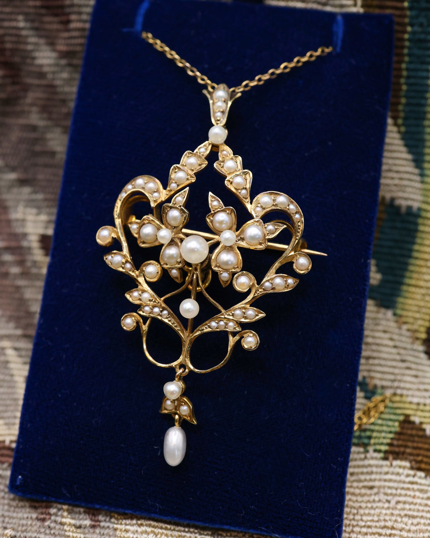 A Beautiful 15 Carat (stamped) Yellow Gold Natural Seed Pearl Pendant Brooch, English, Circa 1900. - Robin Haydock Antique Jewellery