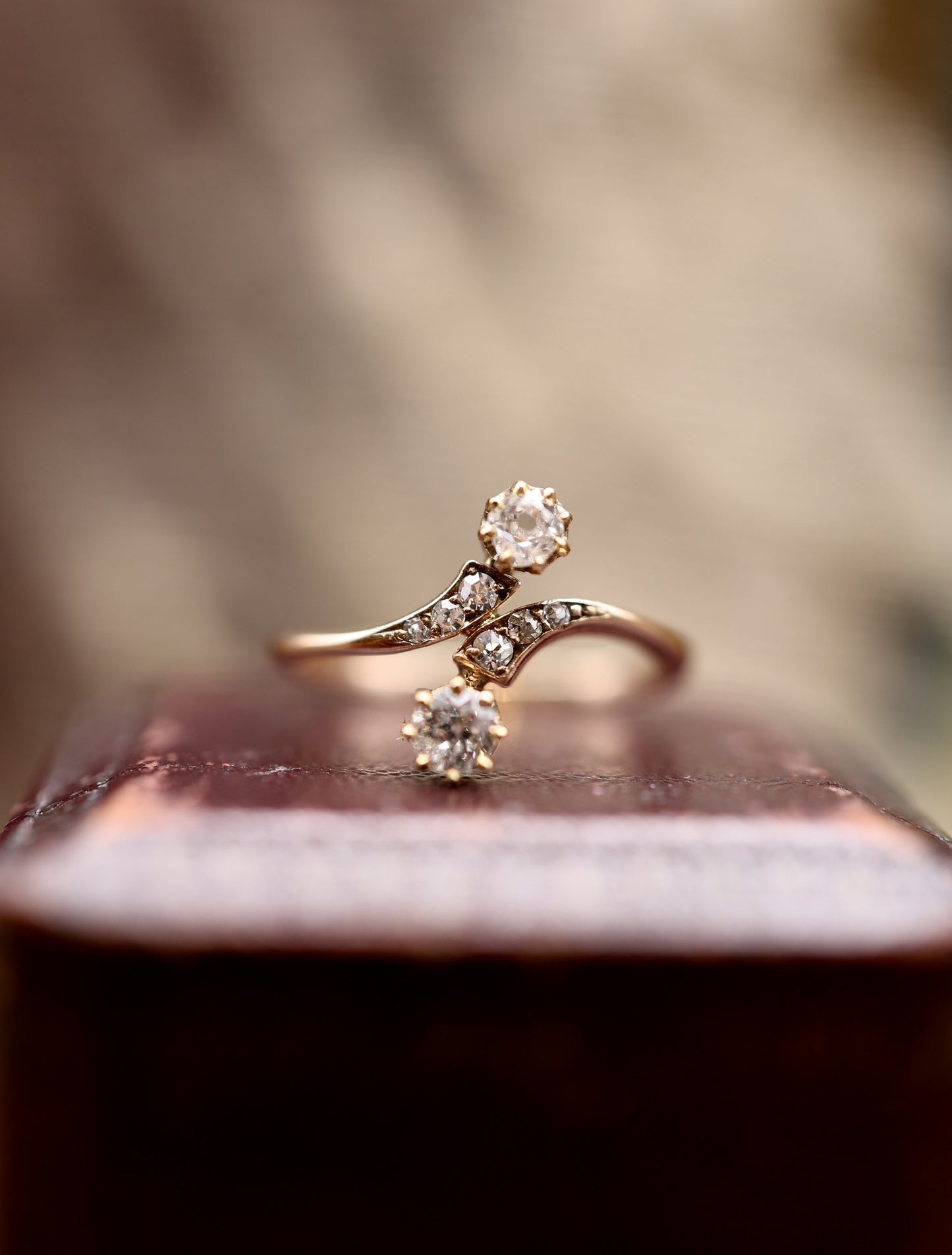 A very fine Diamond  two Stone Twist Ring, "Moi et Toi", in 15 carat Yellow Gold. Circa 1920.