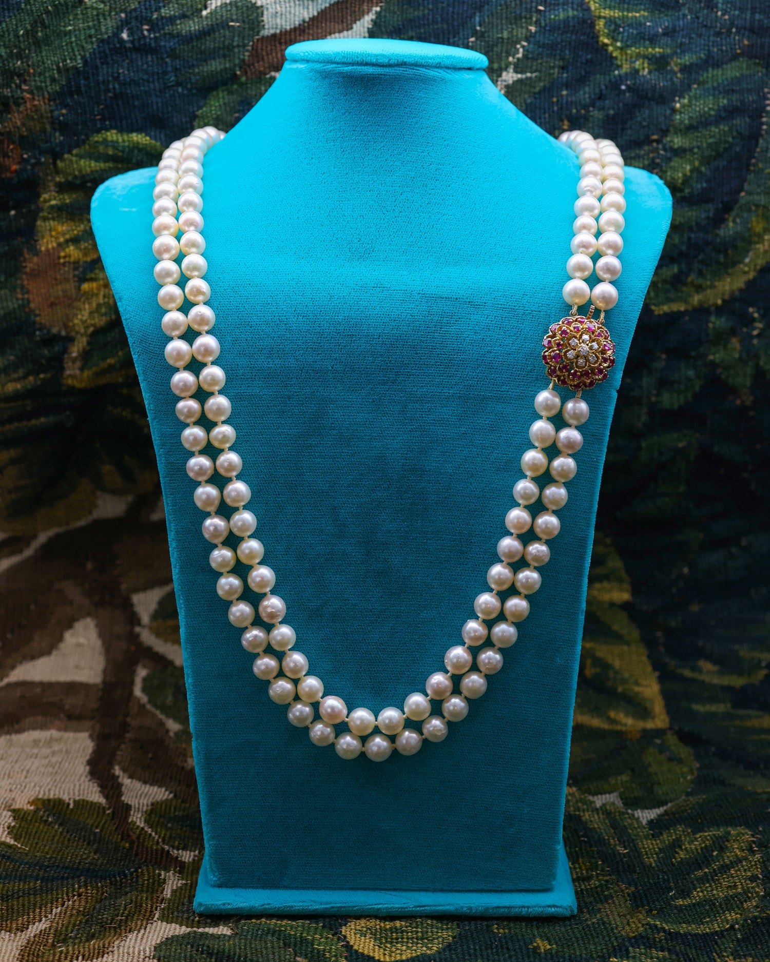 Necklaces & Parures