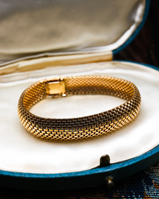 A very fine 9ct Yellow Gold (marked) Articulated Bracelet, with multiple Yellow Gold links in the serpentine style.  Date marked 1969  English - Robin Haydock Antiques