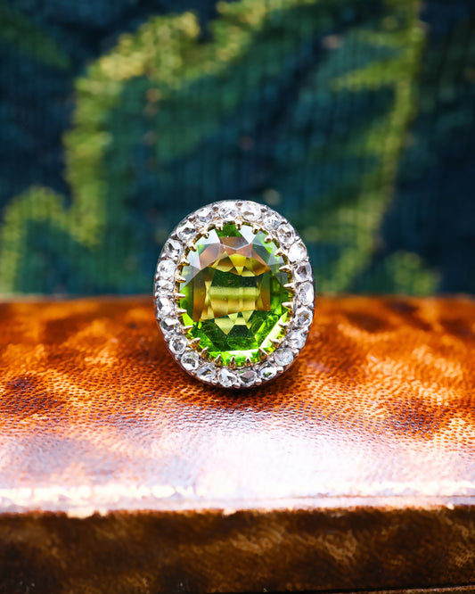 A very fine 18 carat Yellow Gold (tested), Silver tipped Peridot and Rose Cut Diamond Cluster Ring. Circa 1900. - Robin Haydock Antiques