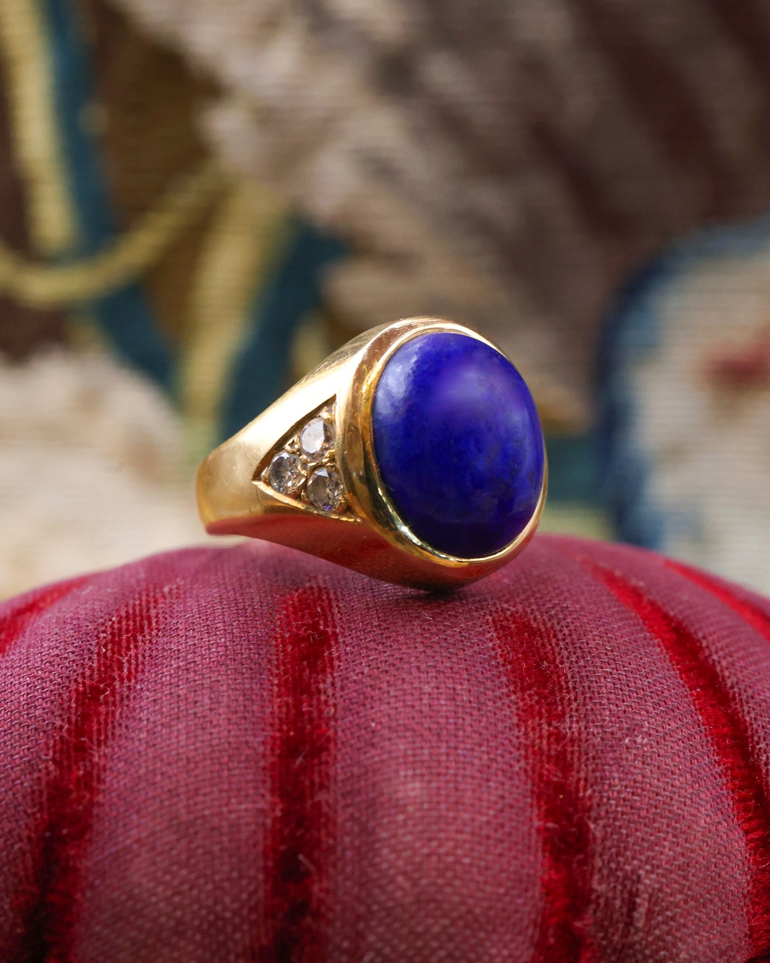 A very fine 18 Carat Yellow Gold, Cabochon Lapis Lazuli & Diamond Signet Ring. Circa 1980 - Robin Haydock Antique Jewellery
