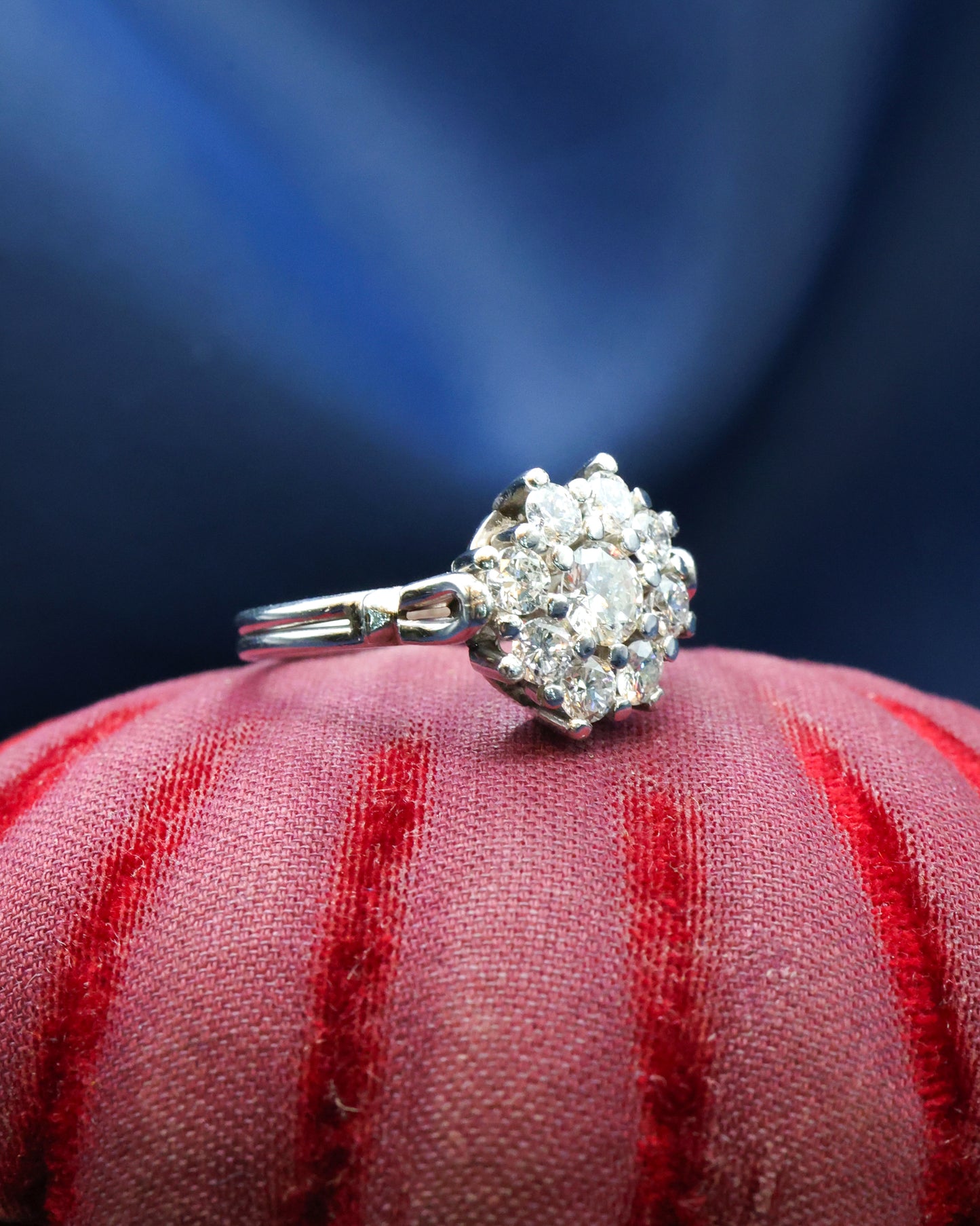 A very fine Platinum (950), & Palladium Cluster Ring, raised claw set with 1.20 Carats of G - H Colour, SI1 Clarity Diamonds. Mid - Late 20th Century. - Robin Haydock Antique Jewellery
