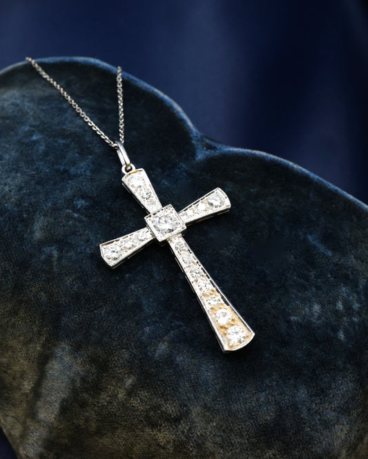 A very fine 18ct White Gold (Tested), 1,20 Carat (approximately), Diamond Cross, with an articulated bail and later 18ct White Gold Chain. - Robin Haydock Antique Jewellery