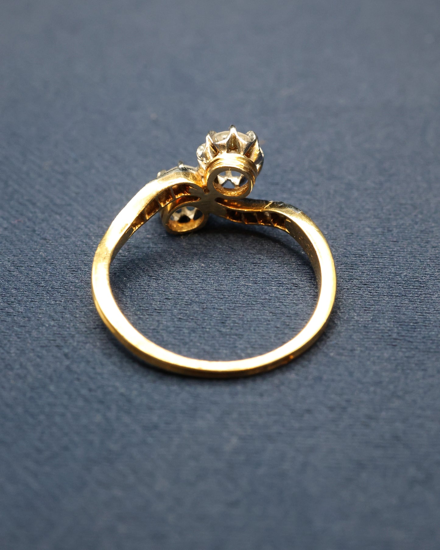 A very fine "Moi et Toi" Two Stone Diamond Twist Ring. in 18ct Yellow Gold and Platinum. French Marks. Circa 1910-1920 - Robin Haydock Antique Jewellery