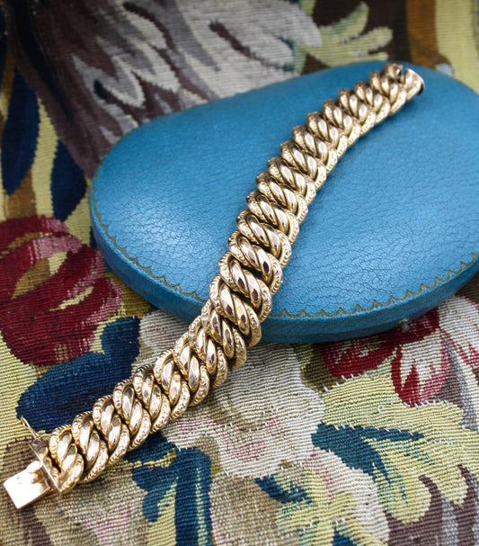 18ct Yellow Gold (Tested) French Bracelet, Double linked hammered, outer links engraved Circa 1890 - Robin Haydock Antiques