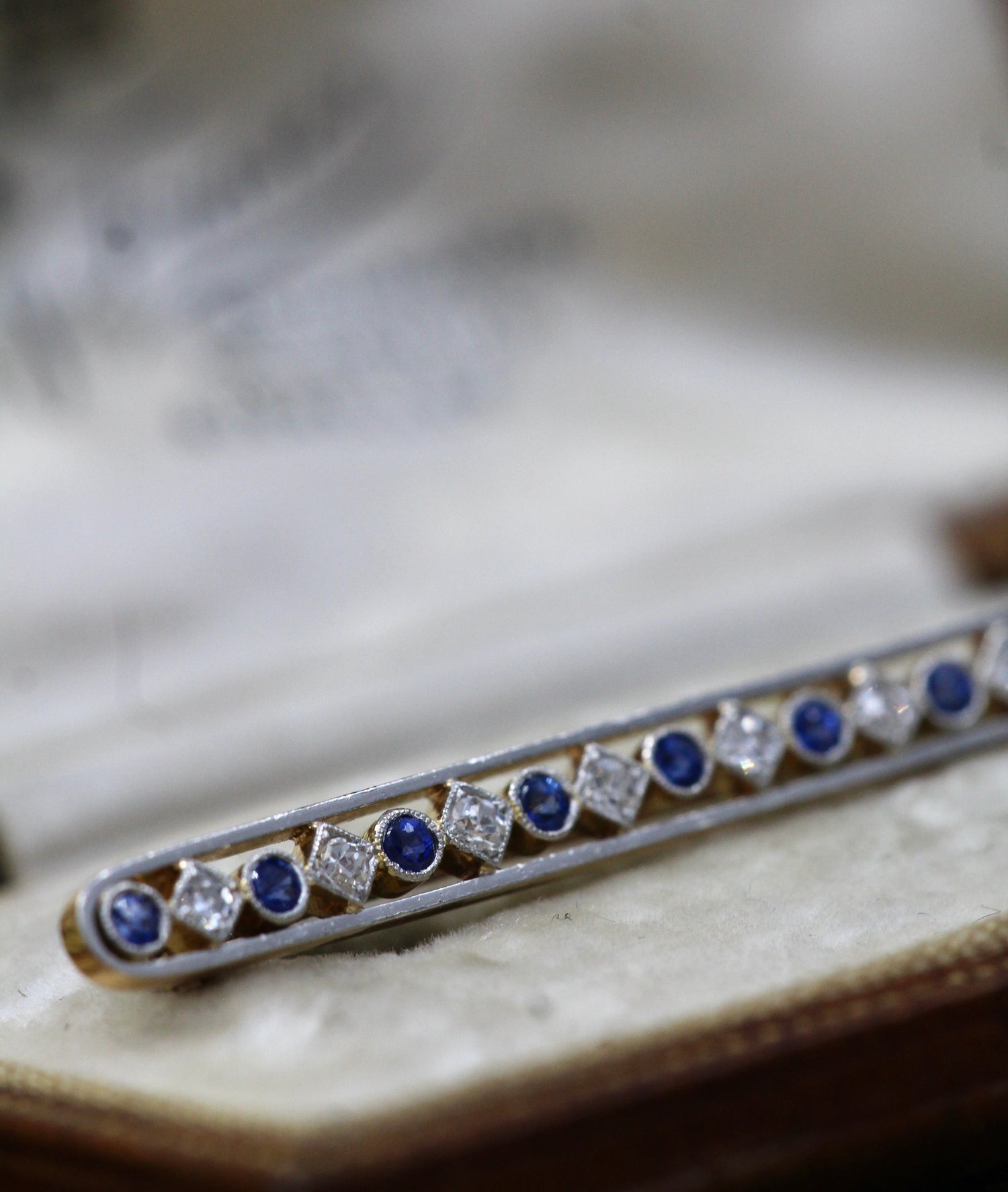A very fine Diamond and Sapphire, Bar Brooch, in 18 Carat Yellow Gold (Tested) and Platinum, Circa 1920. - Robin Haydock Antiques