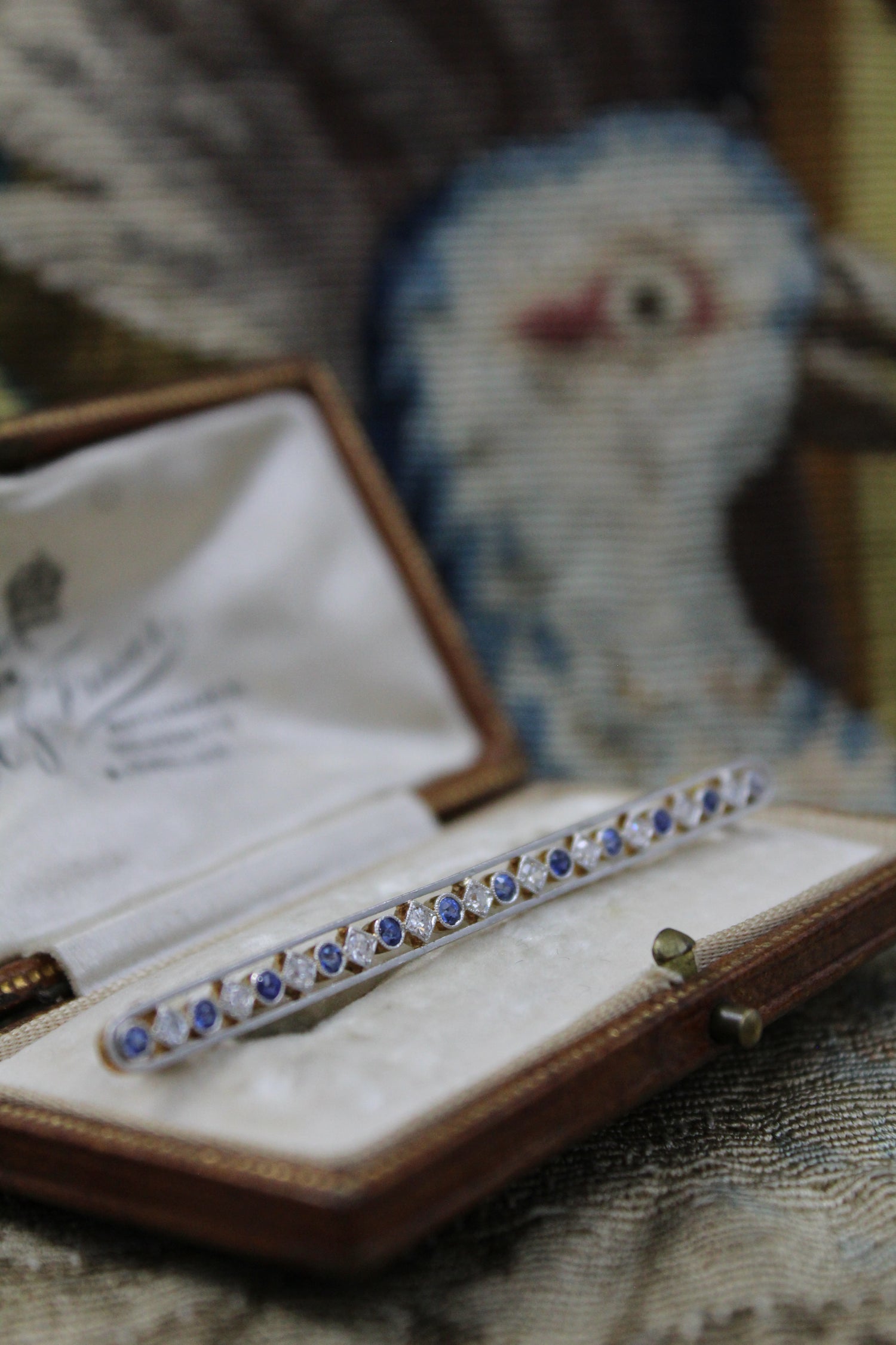 A very fine Diamond and Sapphire, Bar Brooch, in 18 Carat Yellow Gold (Tested) and Platinum, Circa 1920. - Robin Haydock Antiques