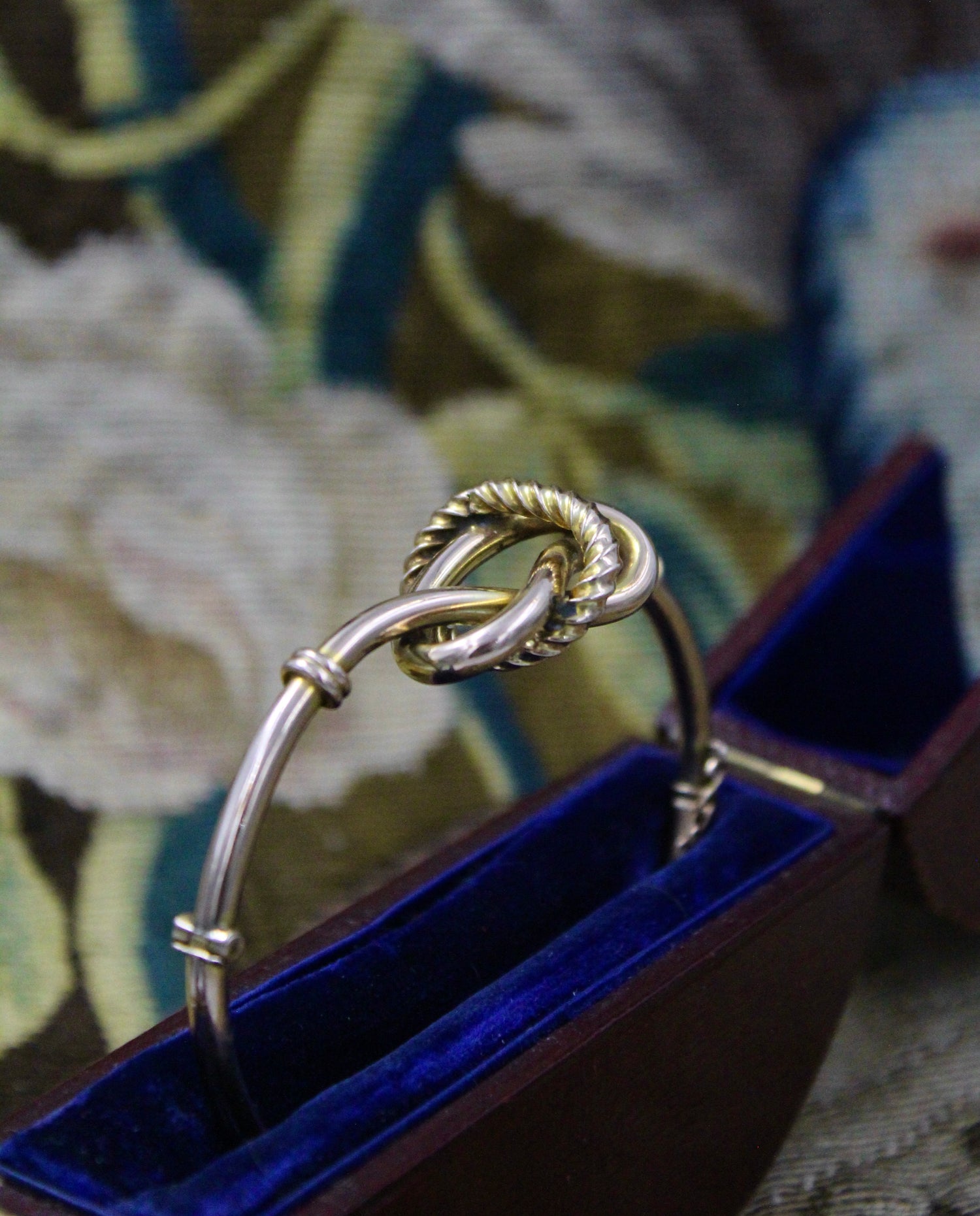 A very fine 9ct (tested) Yellow Gold Knot Bangle. Circa  1890 - Robin Haydock Antiques