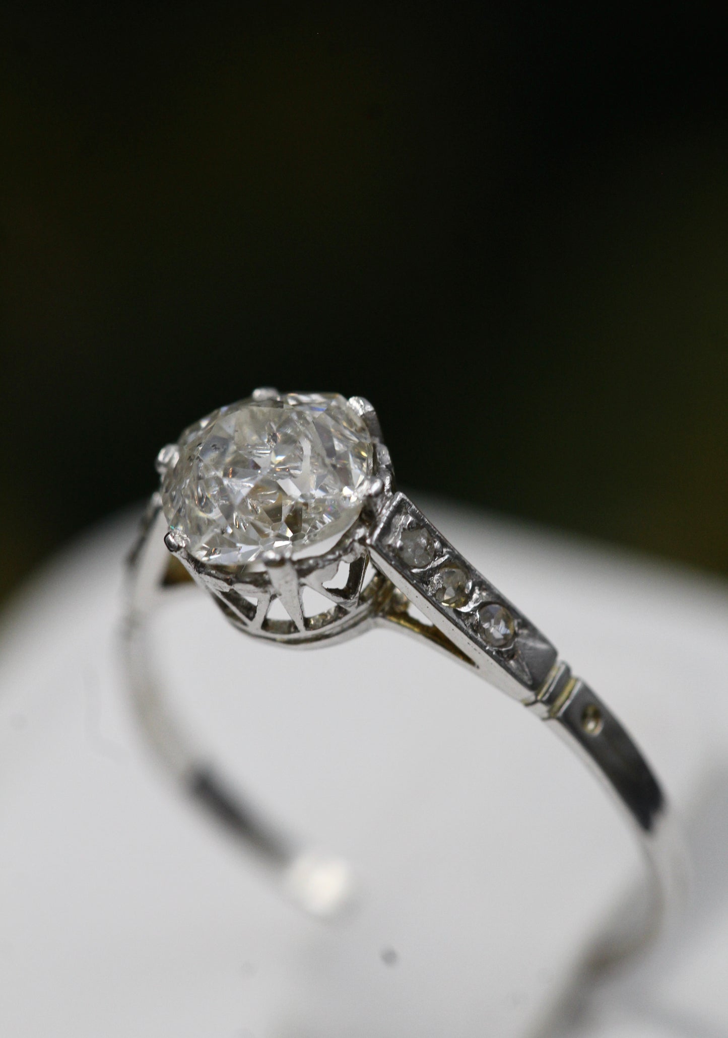 A very fine Platinum & 18 Carat Gold (tested), Old Cut Diamond Solitaire Ring, with Diamond Set Shoulders. Circa 1930. - Robin Haydock Antiques