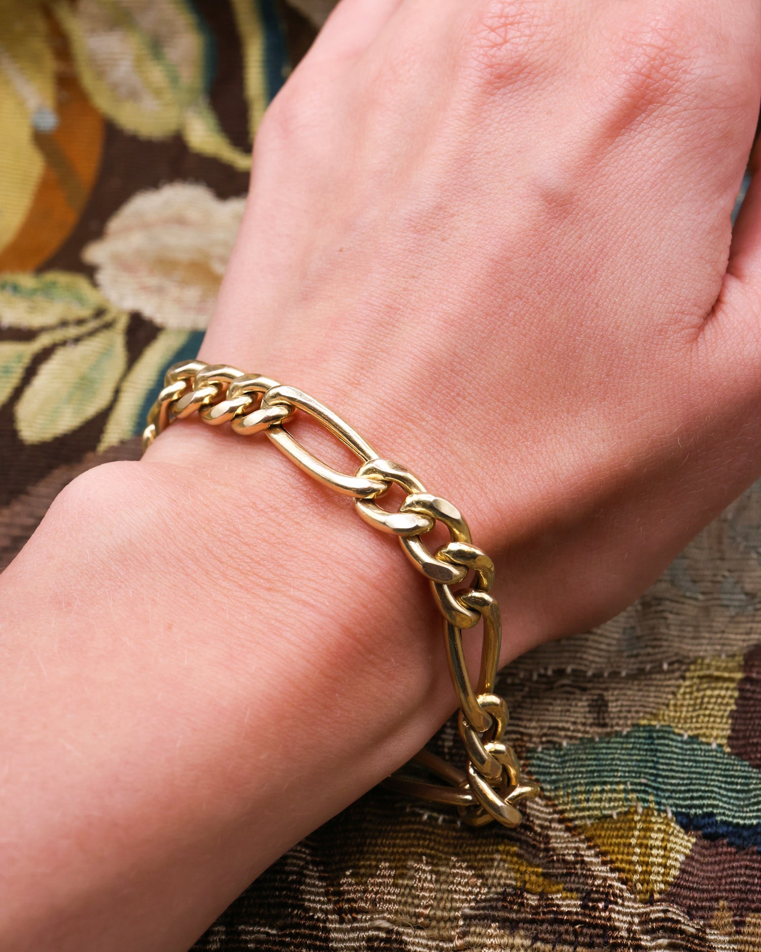 An exquisite Italian 9ct yellow gold bracelet, circa 1990 - Robin Haydock Antique Jewellery