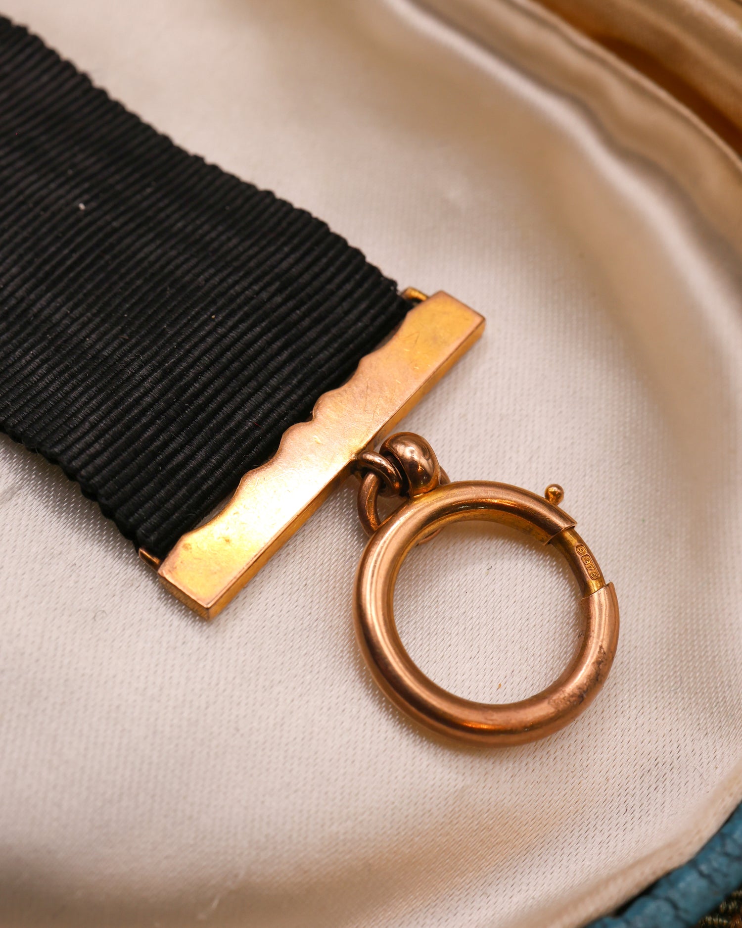 A very fine 9 ct Yellow Gold Gentleman's Waistcoat Fob, a buckle design with black silk ribbon, stamped JG&S, Hallmarked Birmingham, 1909 - Robin Haydock Antique Jewellery